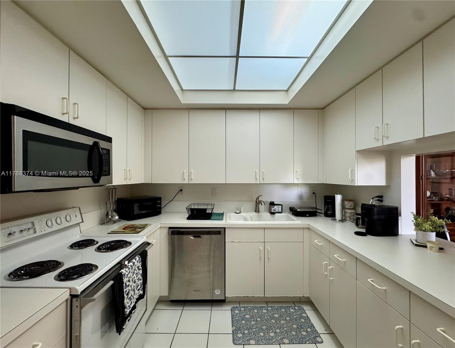 DORAL HOUSE CONDO NO 2 · #420 in Doral - Photo 11