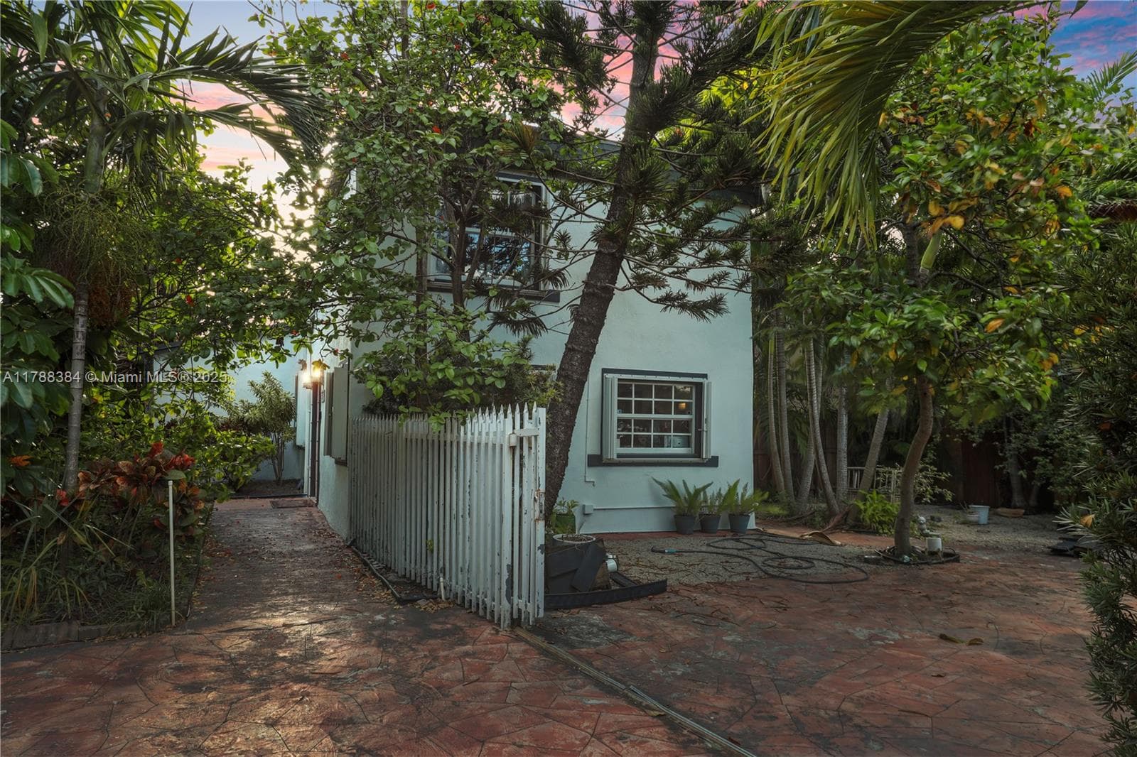 3375 SW 29th Ter photo 3