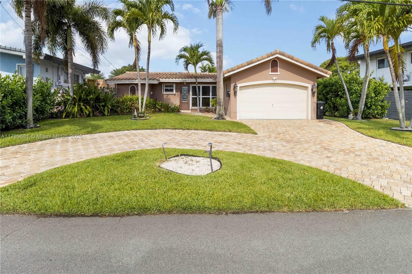 2543 Marathon Ln photo 2