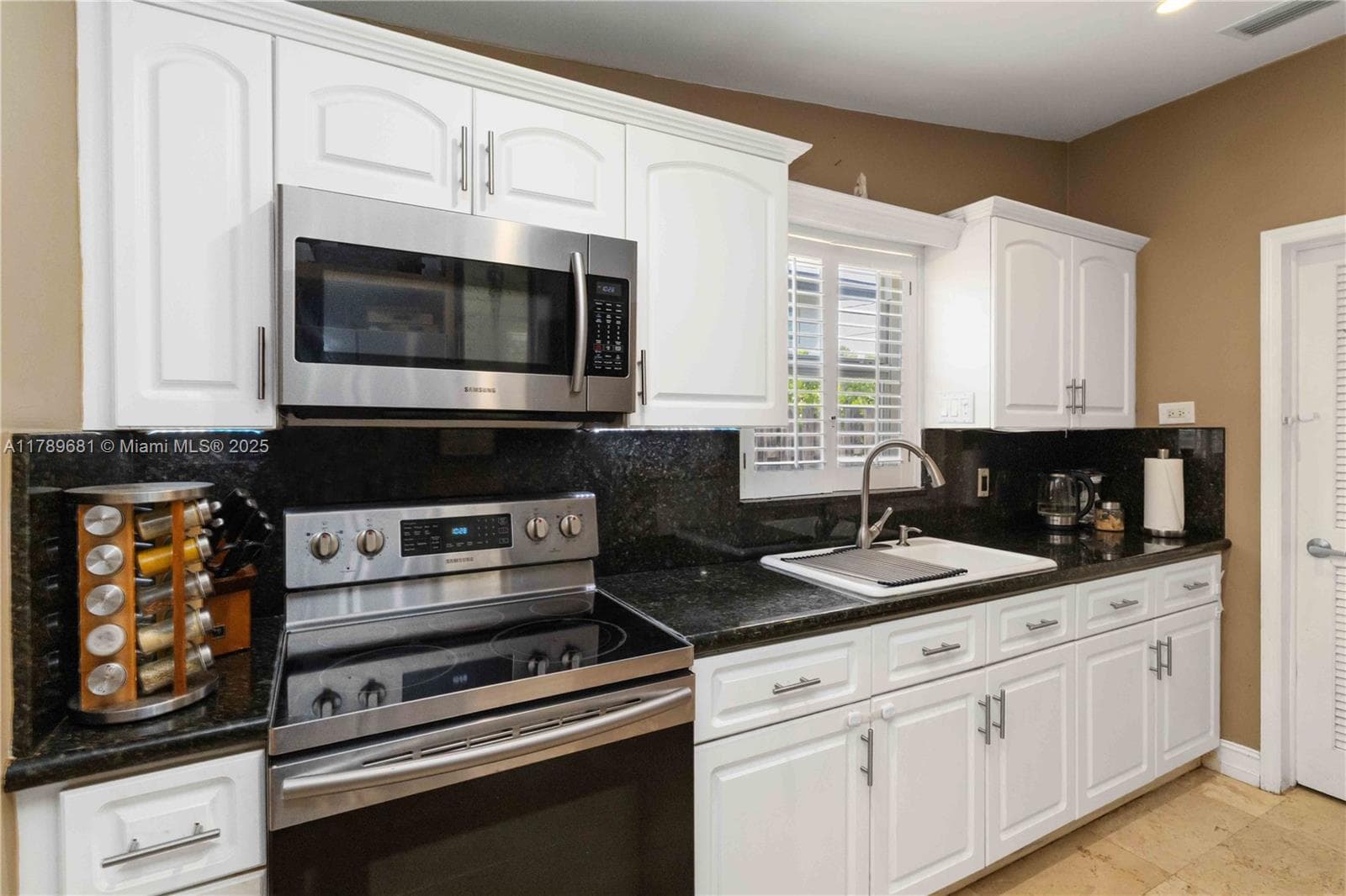 2543 Marathon Ln photo 10