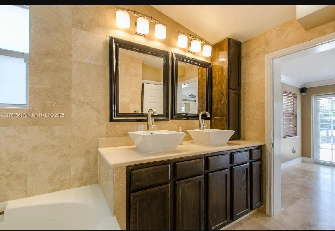 2543 Marathon Ln photo 14