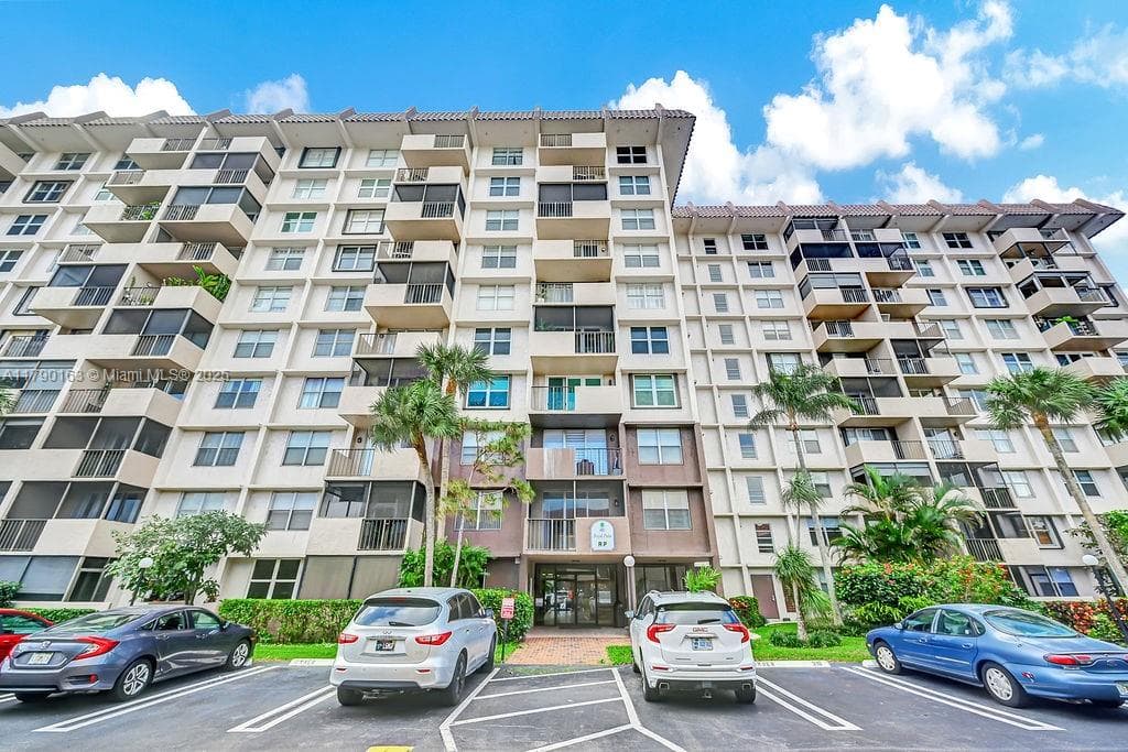 ISLAND CLUB TWO CONDO · #RP405 in Pompano Beach - Photo 2