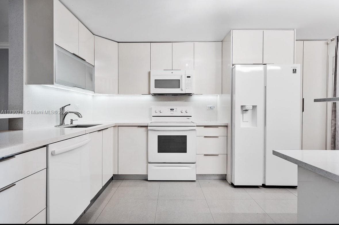 JADE WINDS GROUP ALLAMAND · #108-2 in Miami - Photo 9