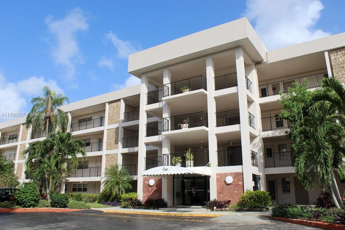 PALM-AIRE COUNTRY CLUB · #108 in Pompano Beach - Photo 1