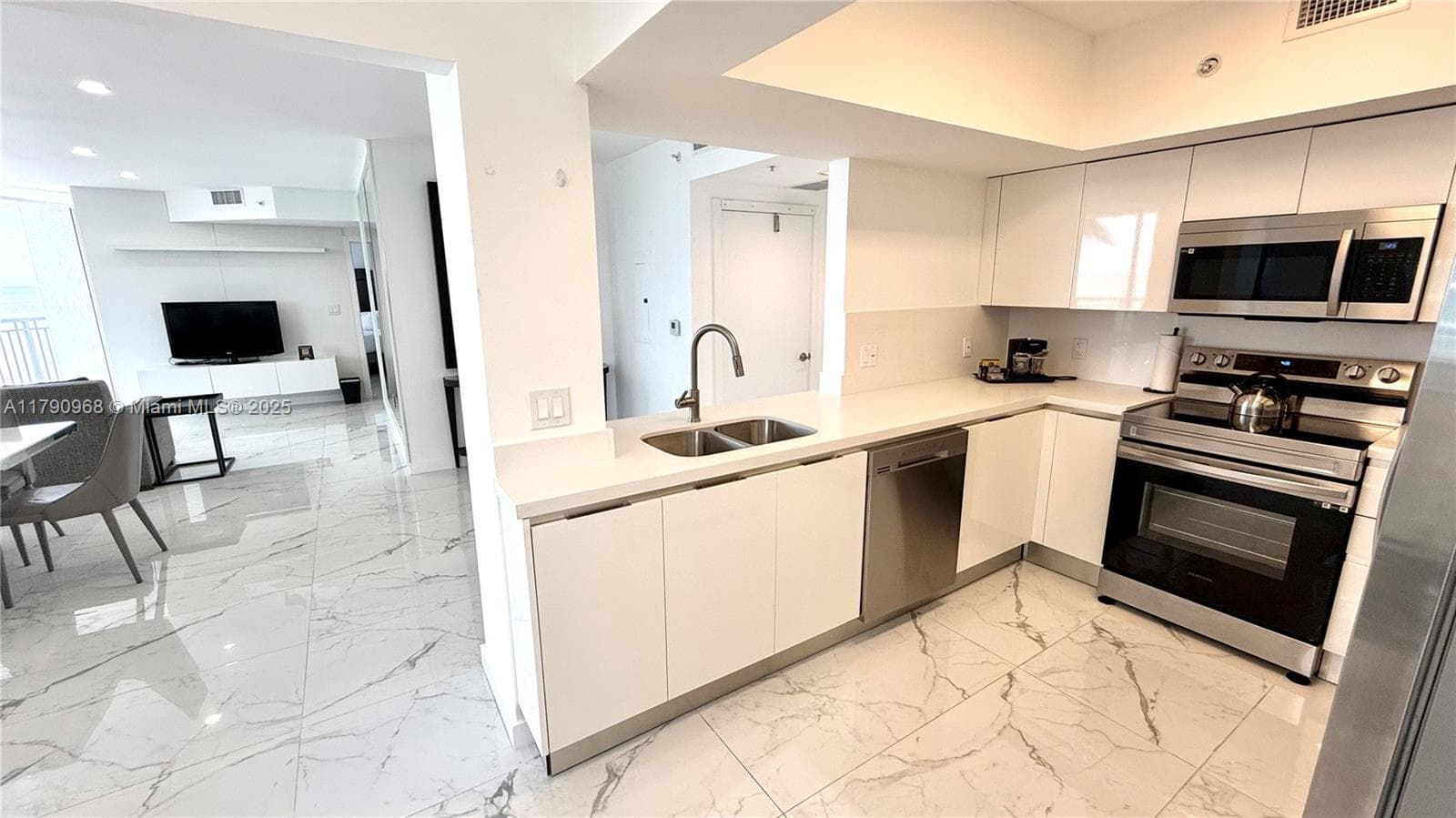 Ocean Point Beach Club · #608 in Sunny Isles Beach - Photo 44