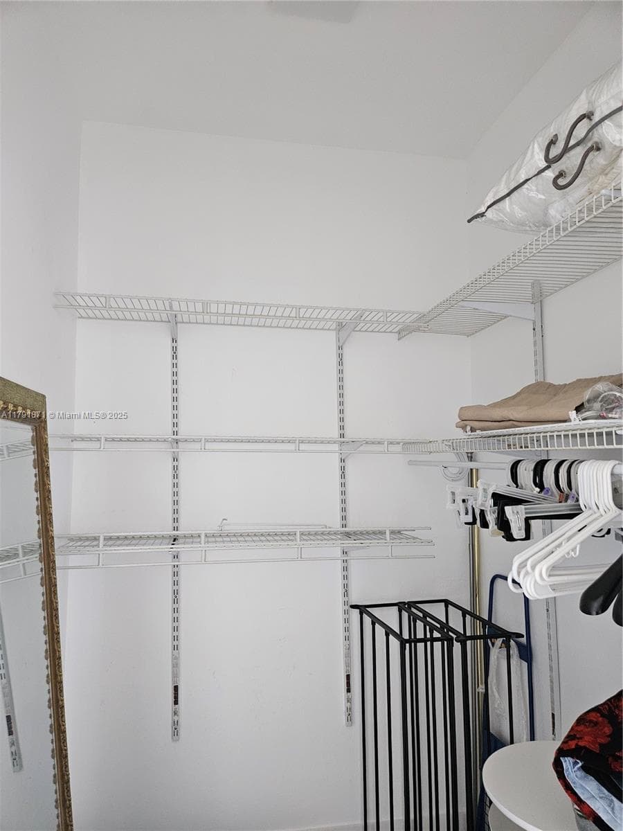 THE OAKS I CONDO · #2202 in North Miami - Photo 12