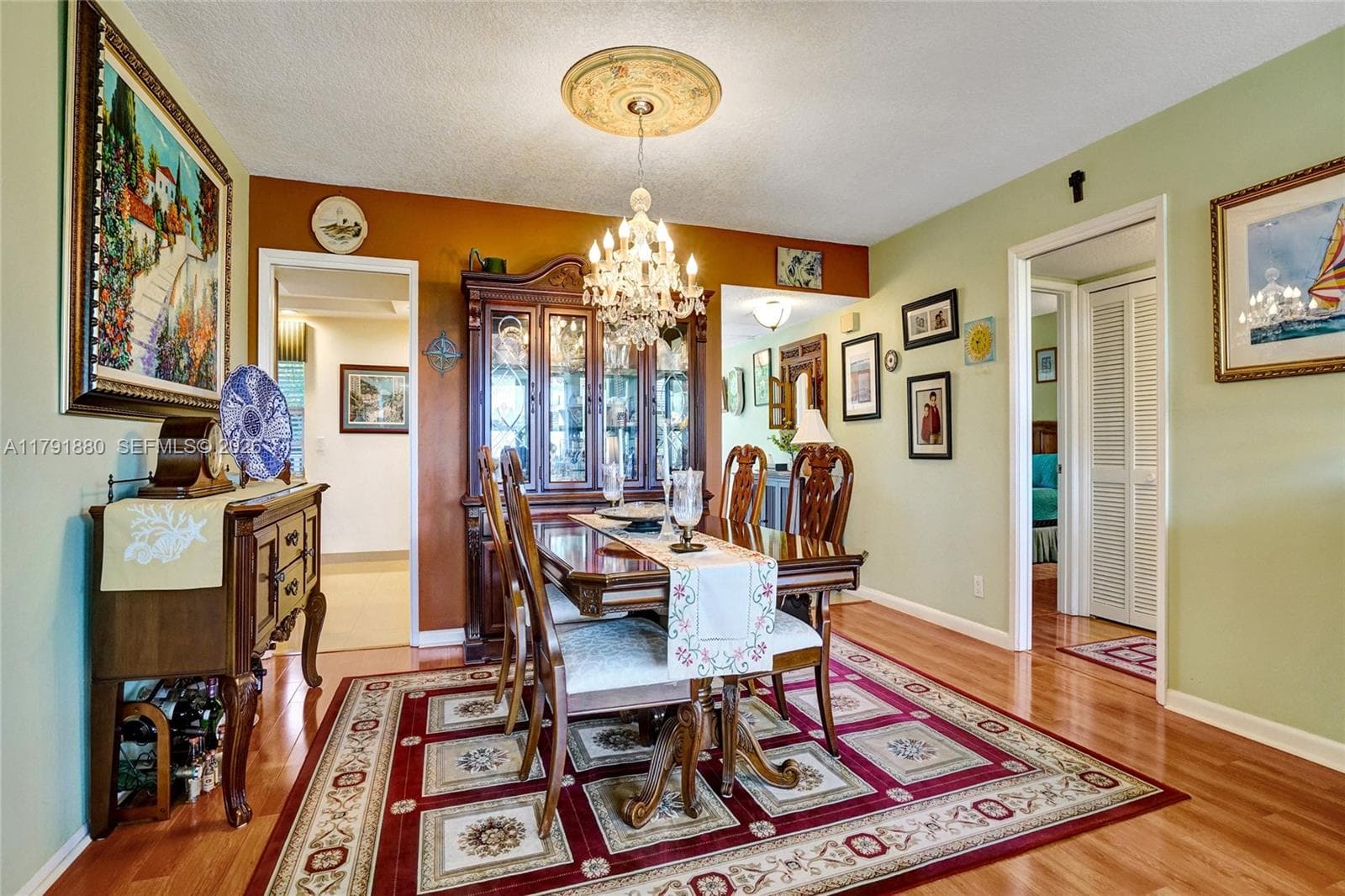 40 Feet of Living/Dining Space