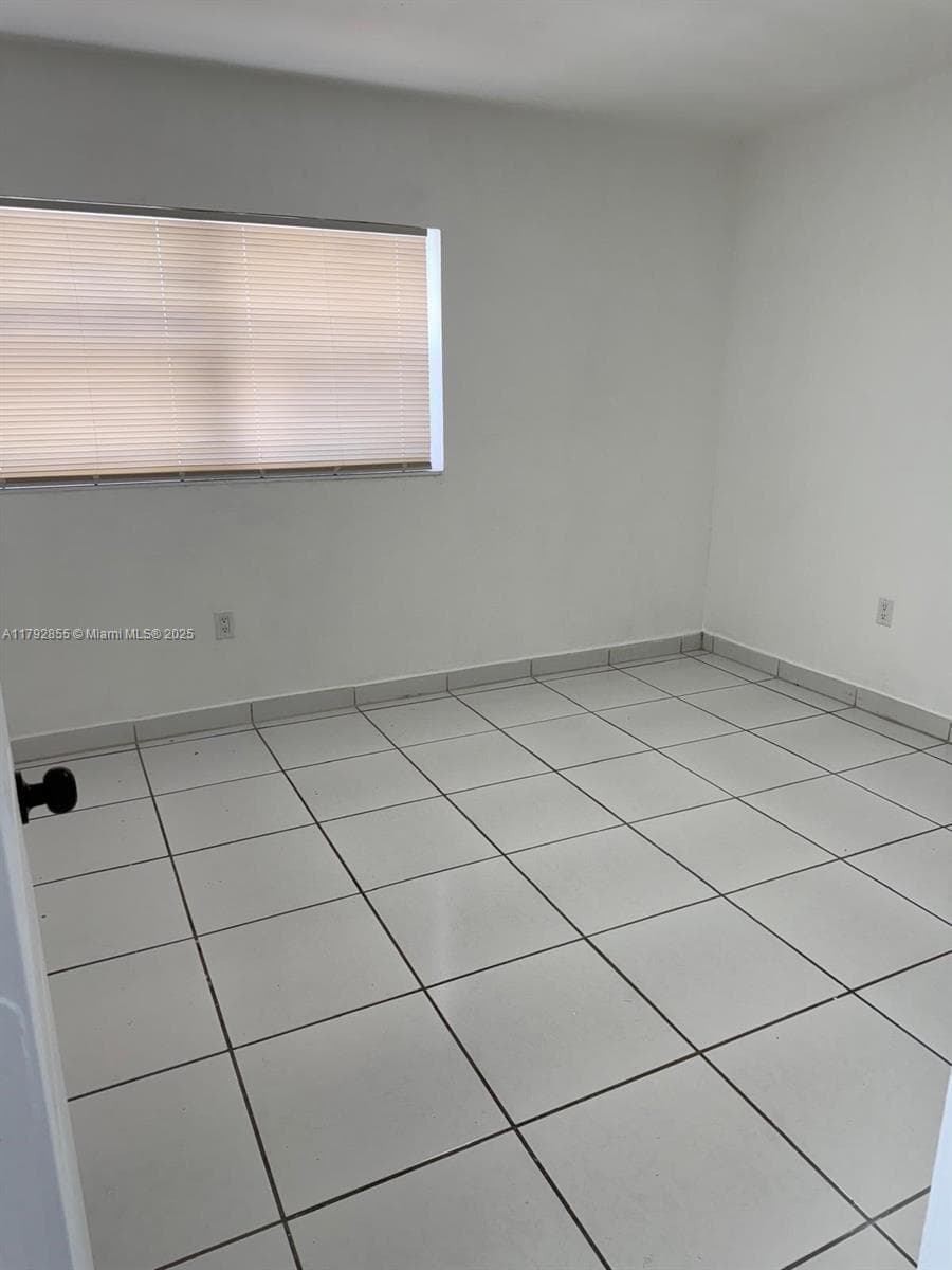 GREEN OAKS I CONDO · #2291 in Hialeah - Photo 6