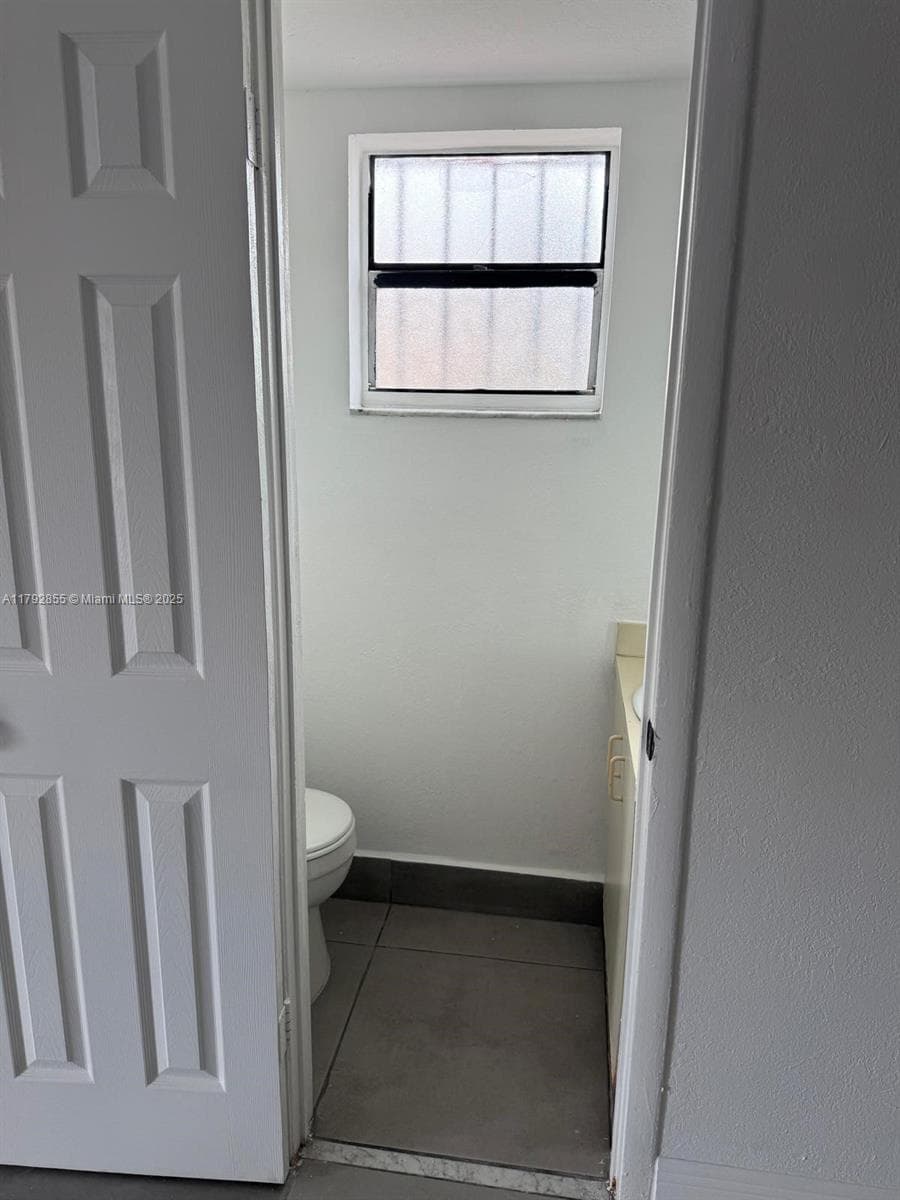 GREEN OAKS I CONDO · #2291 in Hialeah - Photo 4