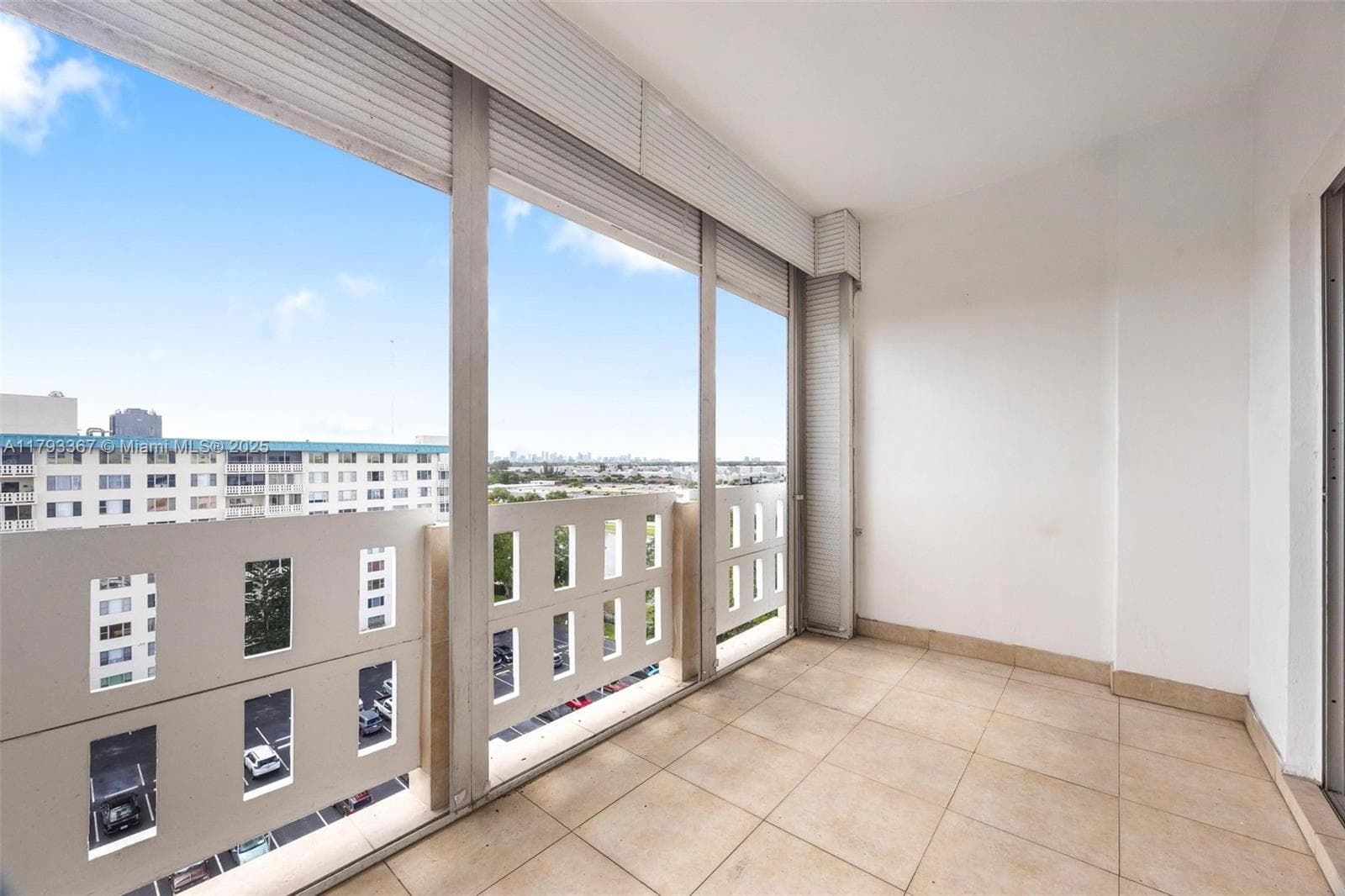 Hillcrest East · #1016 in Hollywood - Photo 14