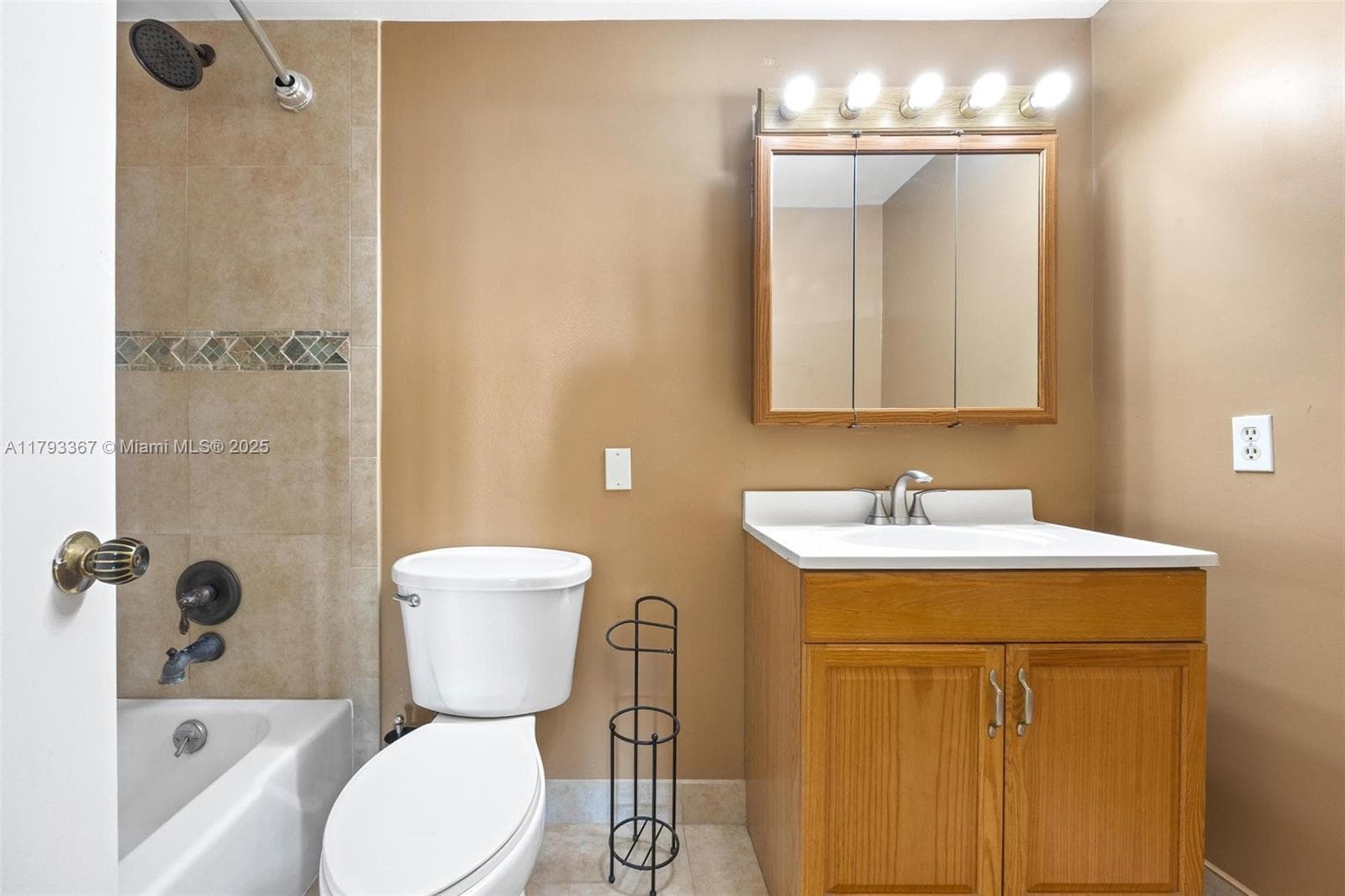 Hillcrest East · #1016 in Hollywood - Photo 4