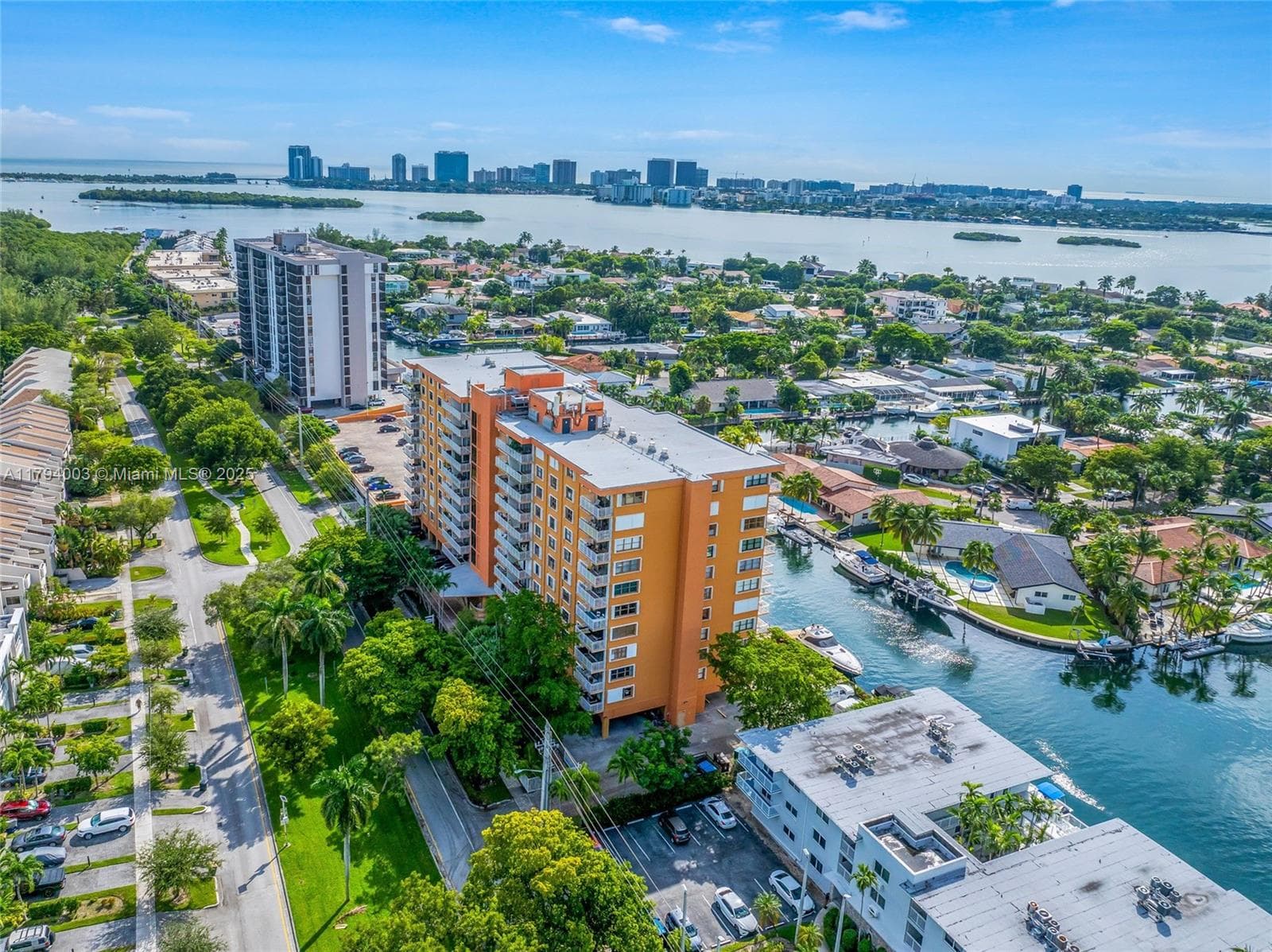 WATERSIDE TOWERS · #1006 in North Miami - Photo 52