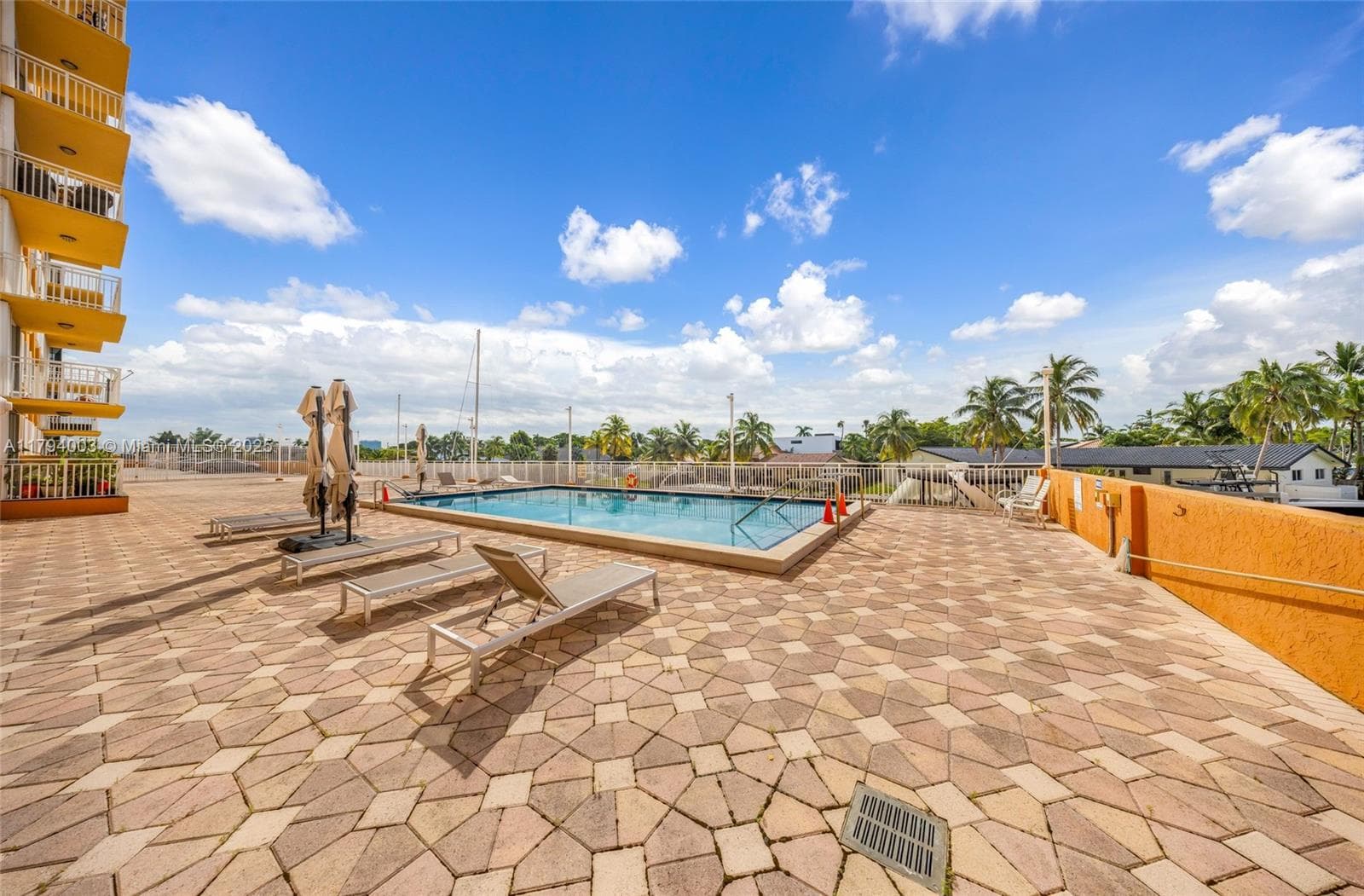 WATERSIDE TOWERS · #1006 in North Miami - Photo 26