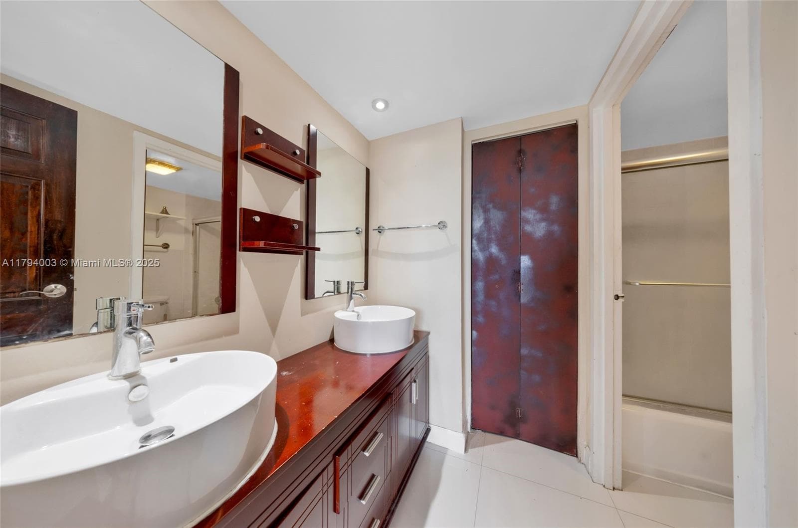WATERSIDE TOWERS · #1006 in North Miami - Photo 22