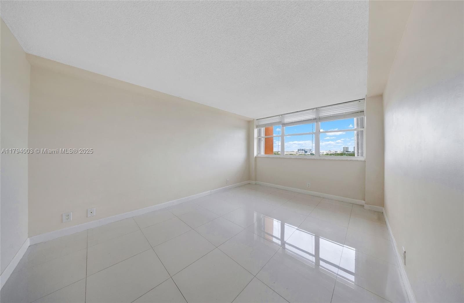 WATERSIDE TOWERS · #1006 in North Miami - Photo 20