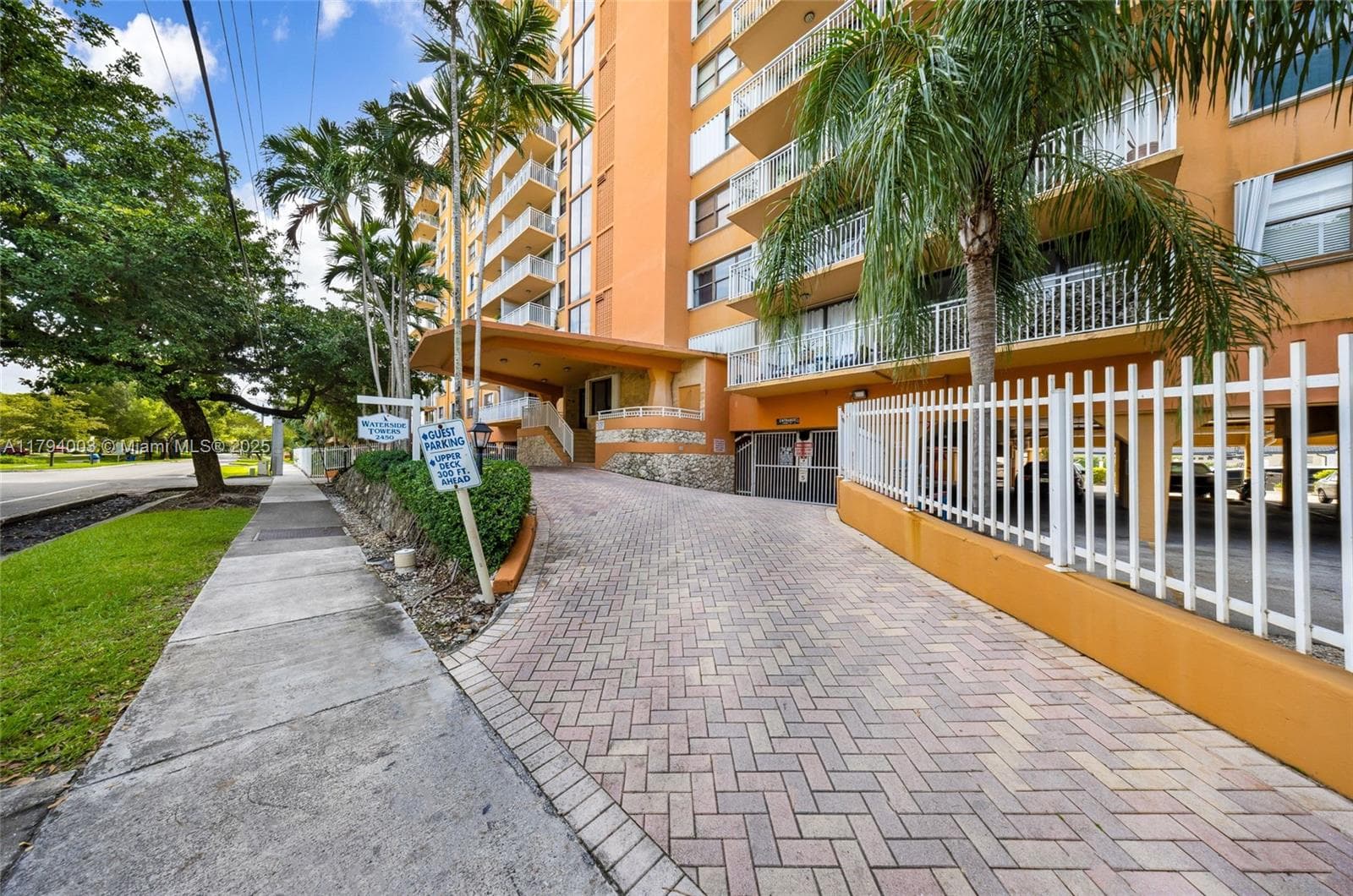 WATERSIDE TOWERS · #1006 in North Miami - Photo 30