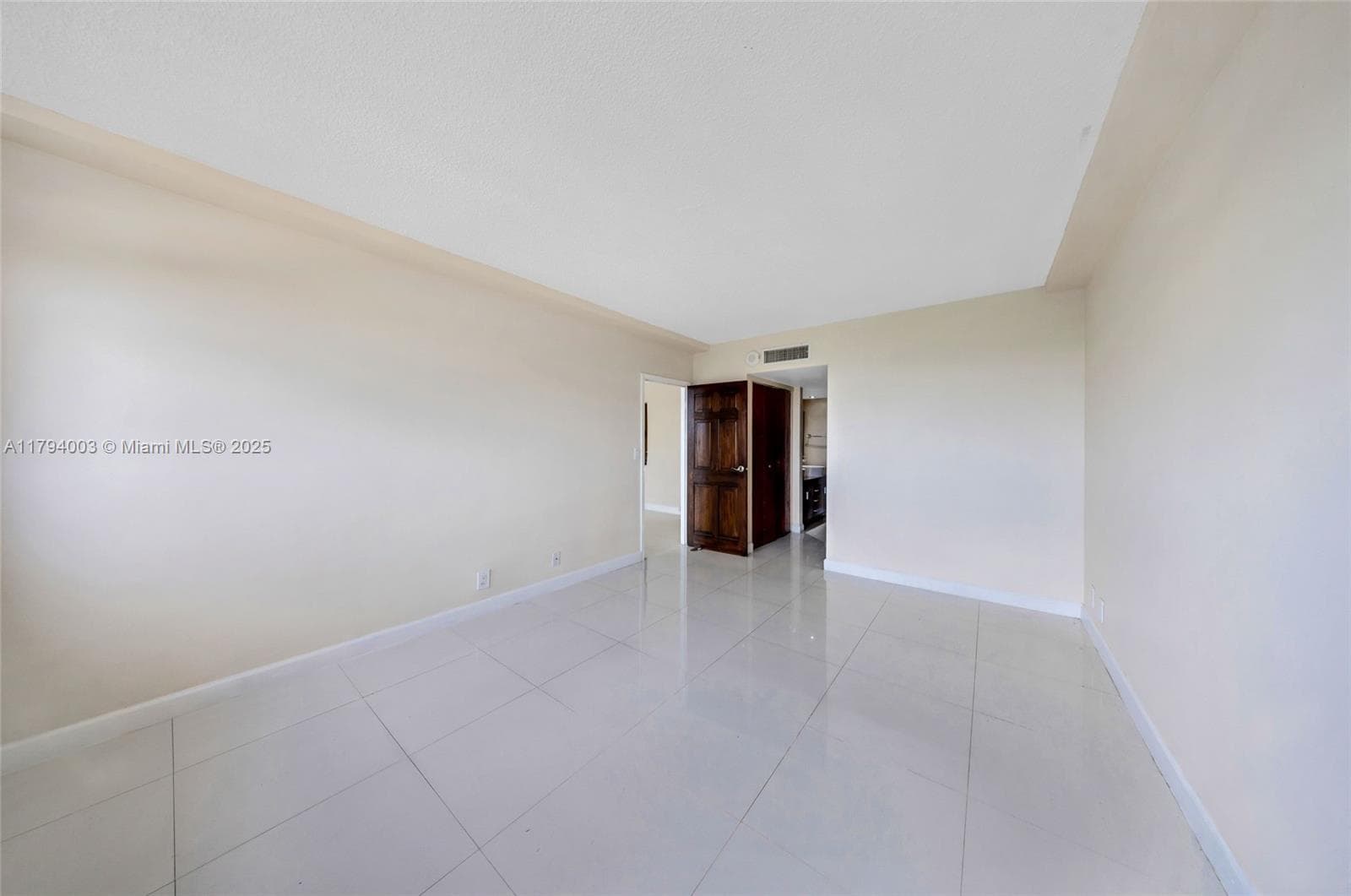 WATERSIDE TOWERS · #1006 in North Miami - Photo 18