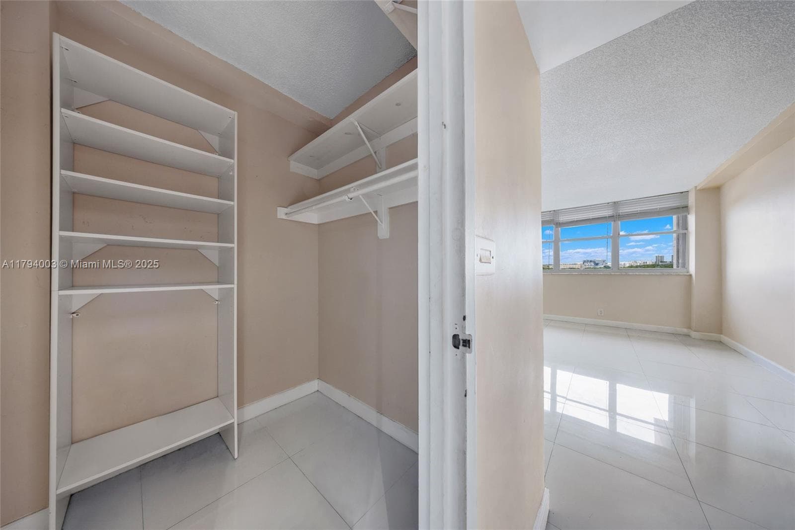 WATERSIDE TOWERS · #1006 in North Miami - Photo 21