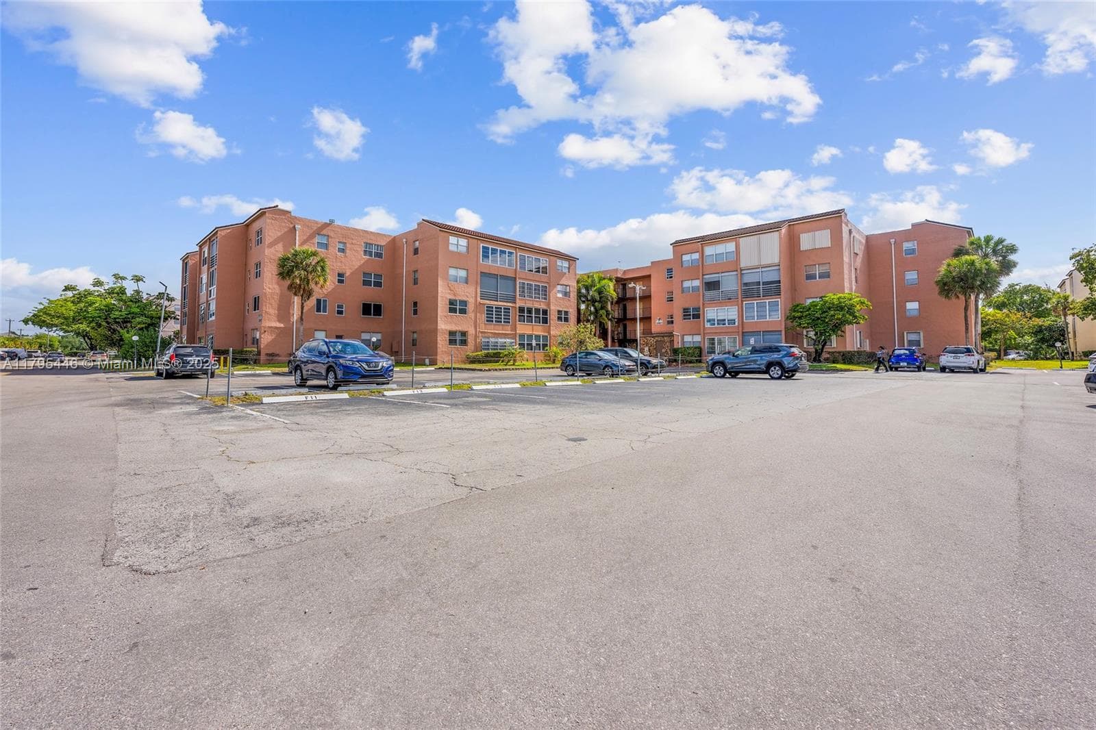 SOMERSET NO SIX CONDO · #104 in Lauderdale Lakes - Photo 1