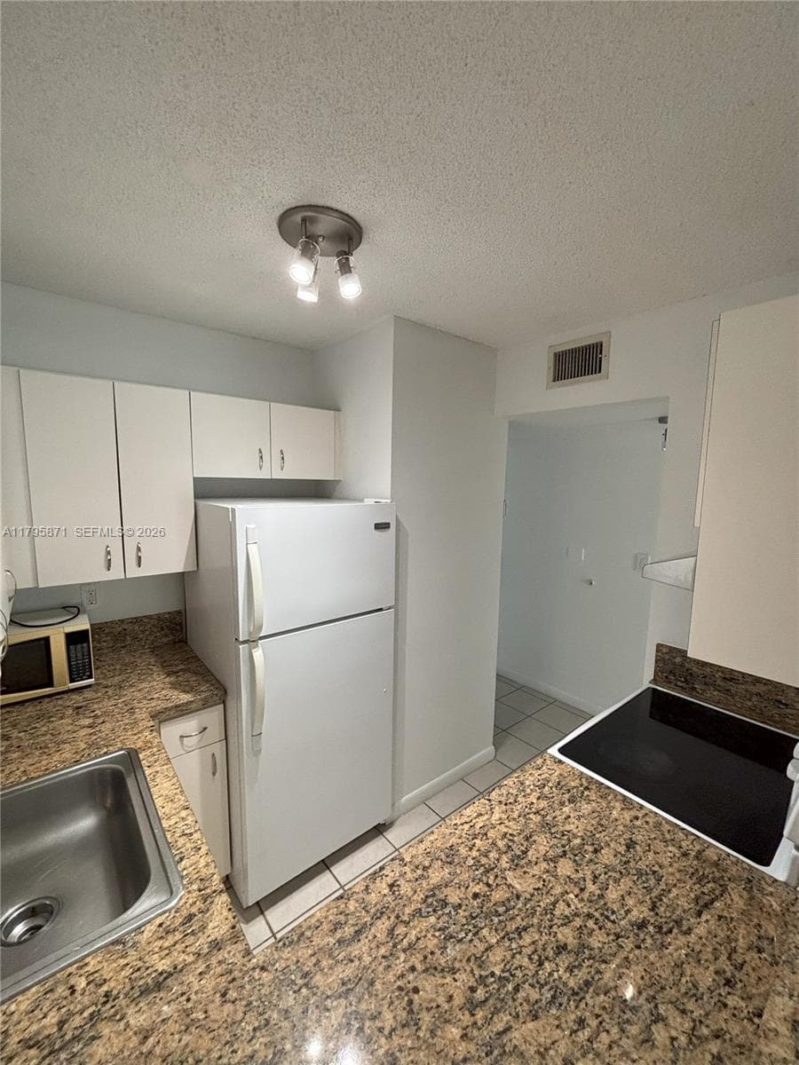 BRICKELL VIEW CONDO · #505 in Miami - Photo 13