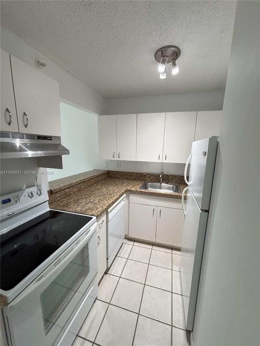 BRICKELL VIEW CONDO · #505 in Miami - Photo 12