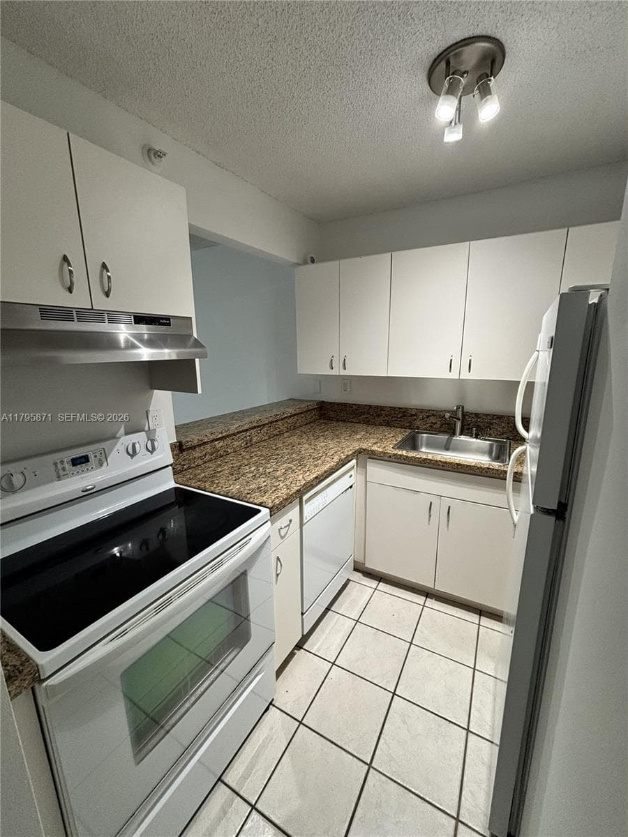 BRICKELL VIEW CONDO · #505 in Miami - Photo 15
