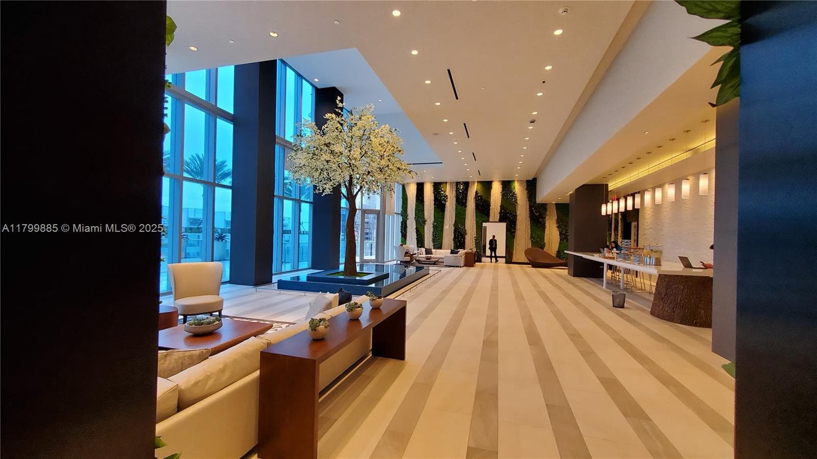 Paramount Miami World Cent · #2208 in Miami - Photo 7