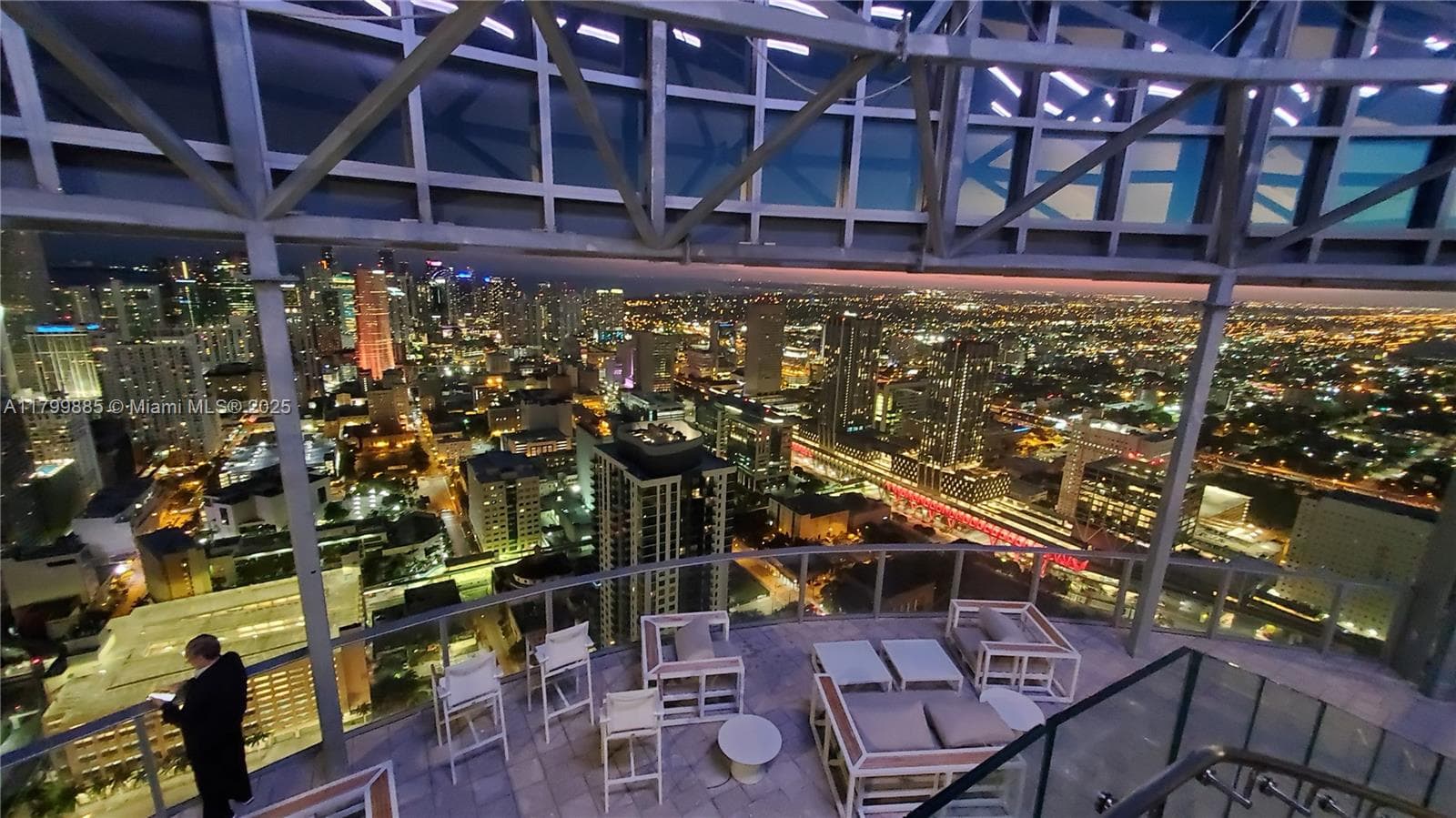 Paramount Miami World Cent · #2208 in Miami - Photo 15