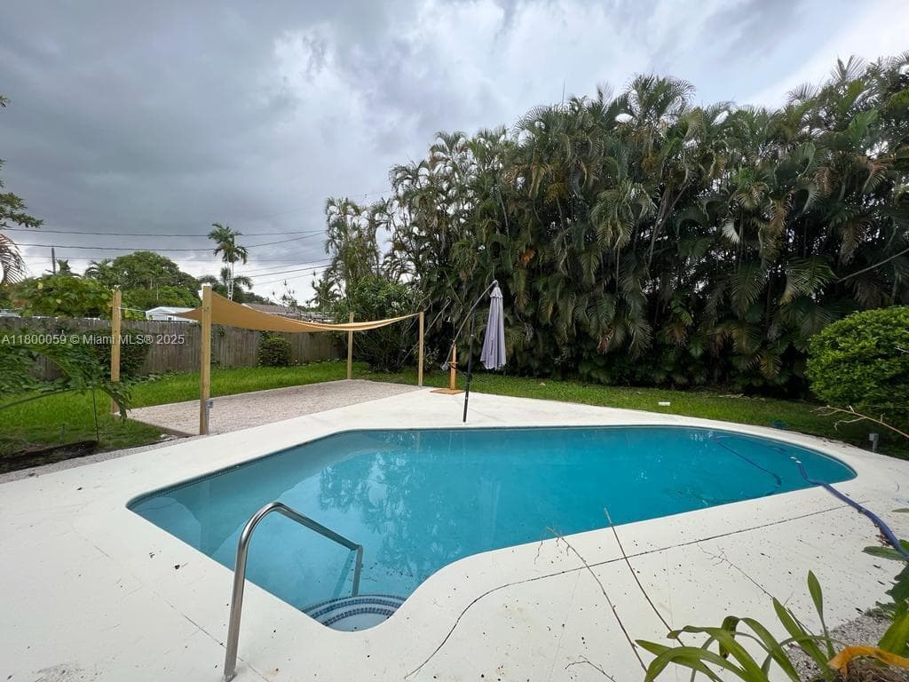 14825 Garden Dr photo 7