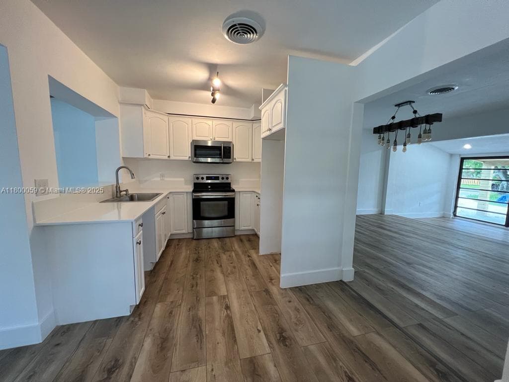 14825 Garden Dr photo 5