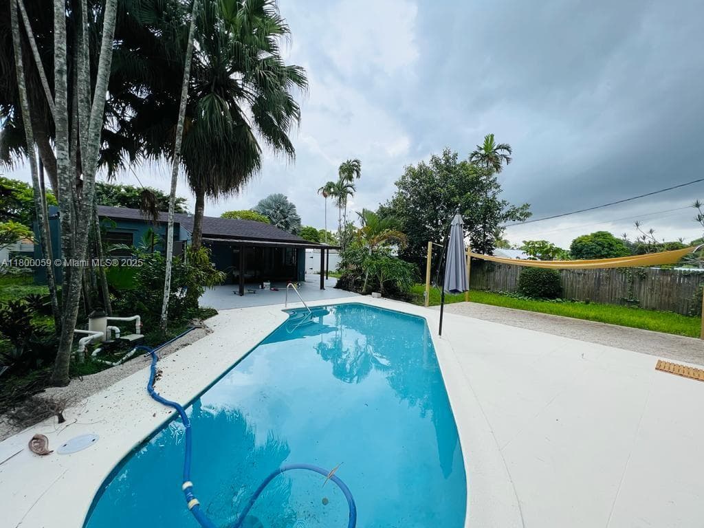 14825 Garden Dr photo 8