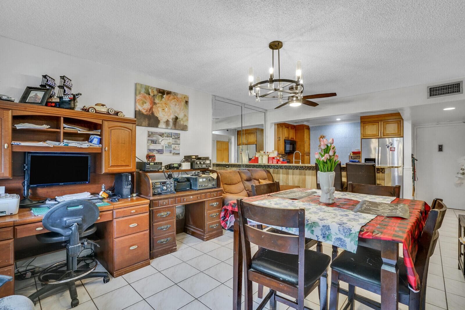 Living Room/Dining Area
