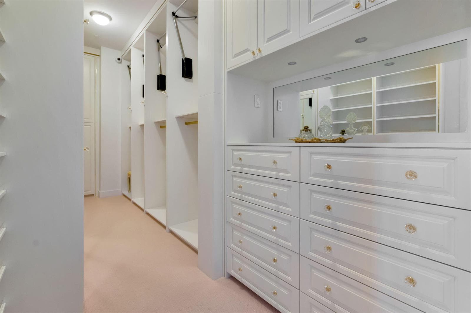 Her Closet 23' w/ Electric Pulldown Rods