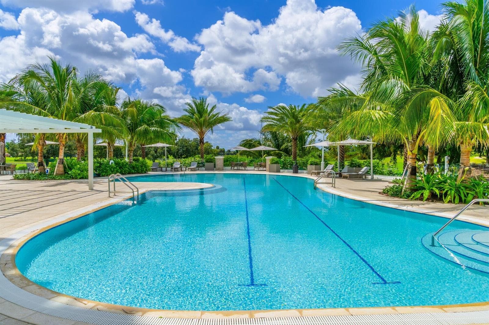 Akoya Resort Syle Pool