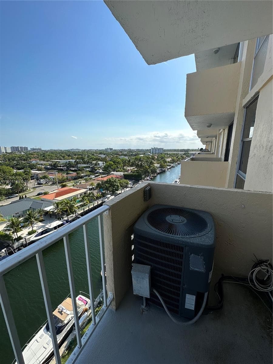 VECINO DEL MAR CONDO · #1010 in North Miami - Photo 2