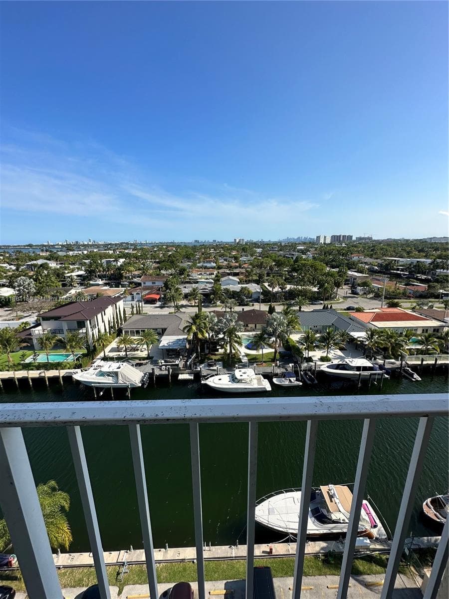 VECINO DEL MAR CONDO · #1010 in North Miami - Photo 1
