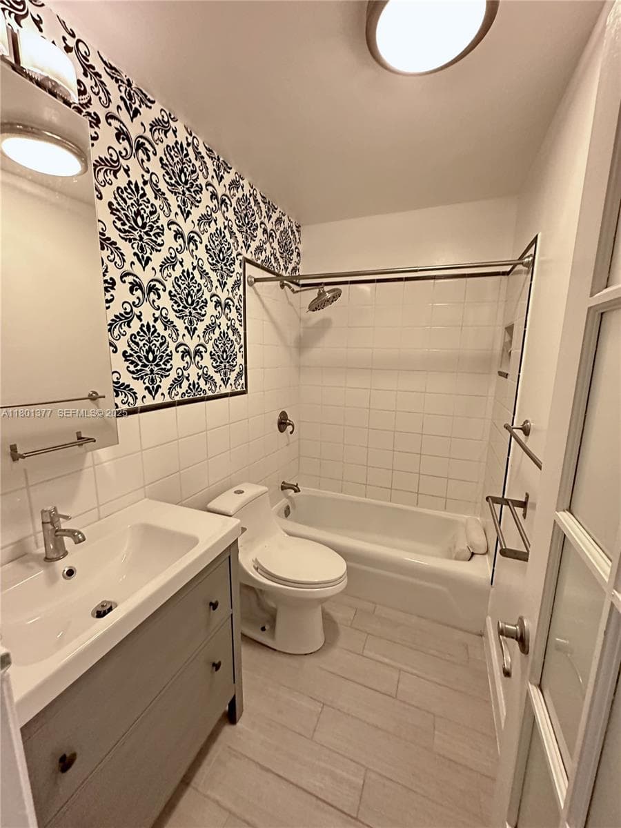 IMPERIAL POINT COLONNADES · #1301 in Fort Lauderdale - Photo 9