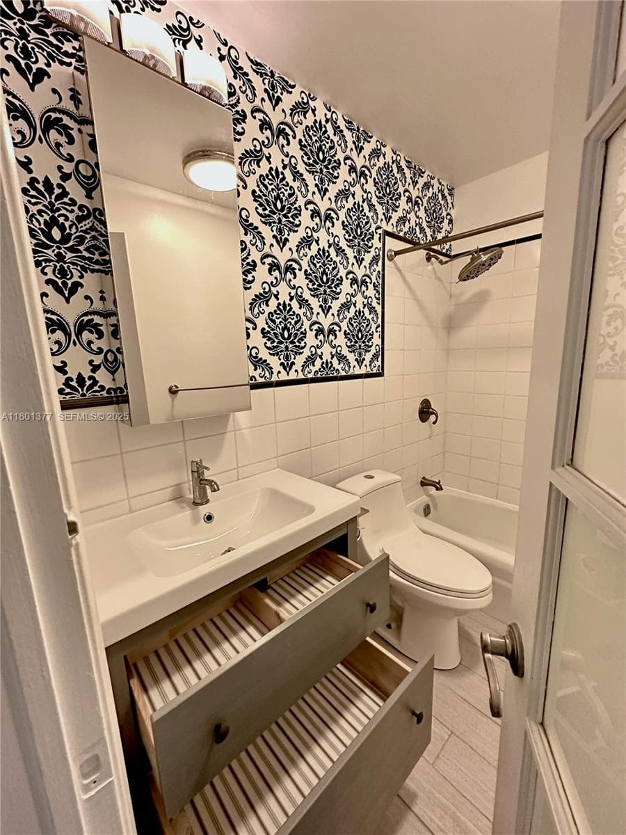 IMPERIAL POINT COLONNADES · #1301 in Fort Lauderdale - Photo 10