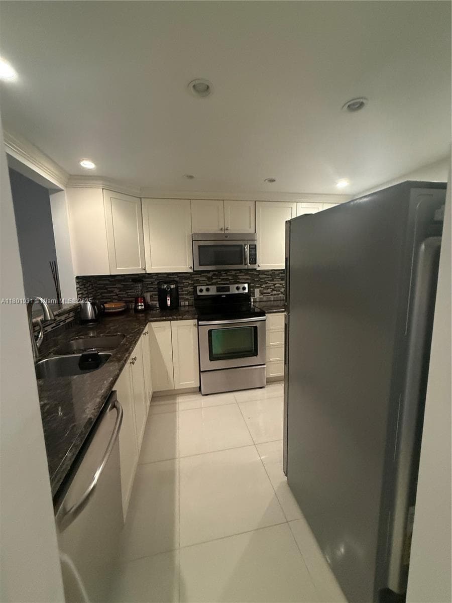 LEISURE TOWERS CONDO · #508 in Lauderdale By The Sea - Photo 3