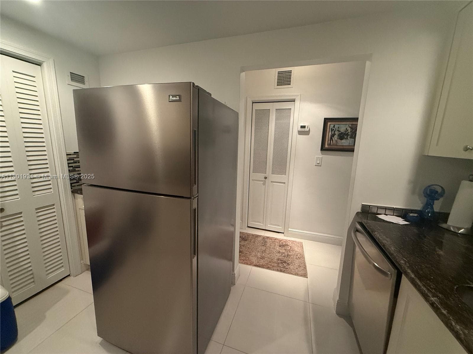LEISURE TOWERS CONDO · #508 in Lauderdale By The Sea - Photo 4
