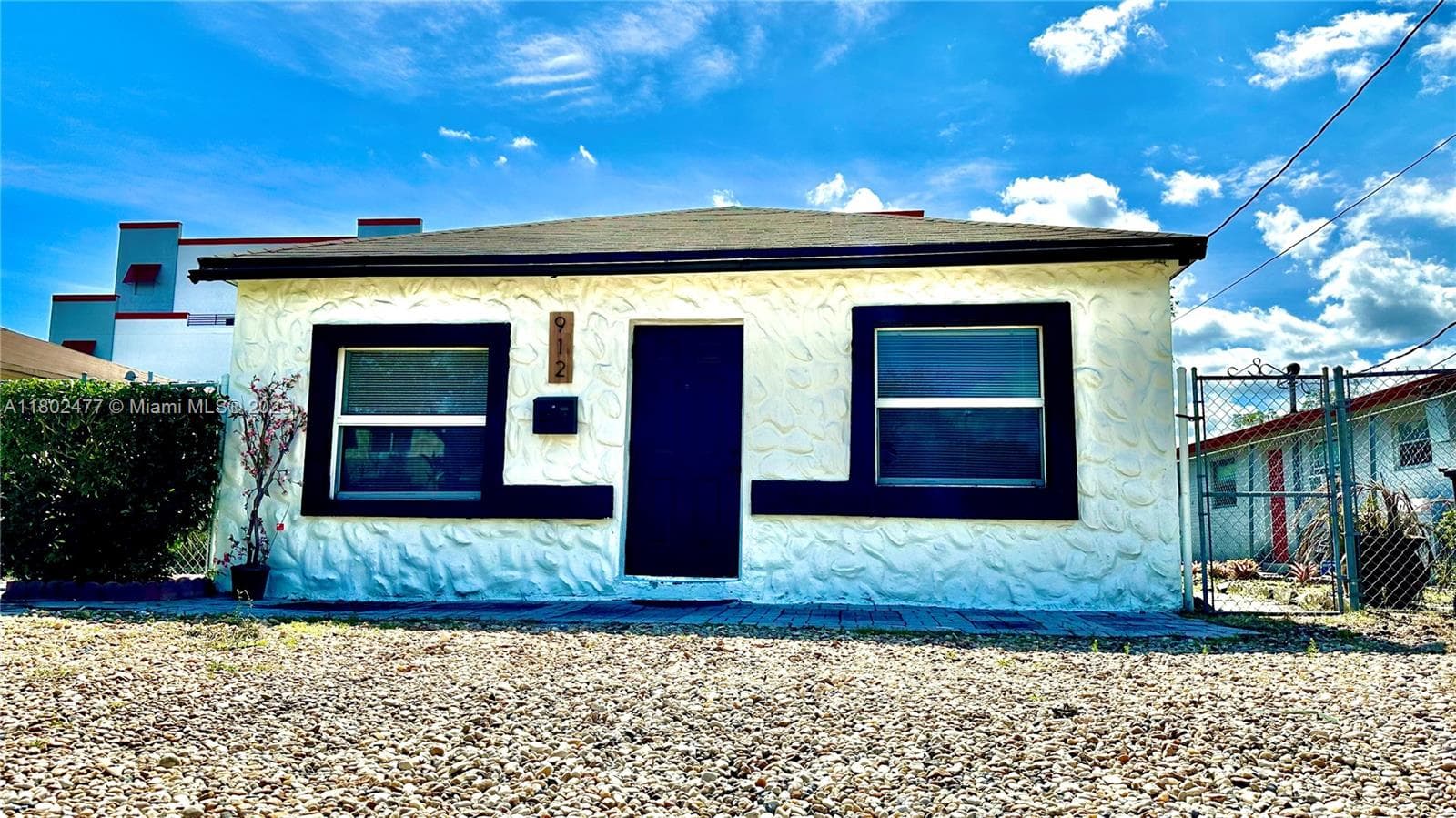 912 NW 2nd St #912 photo 3