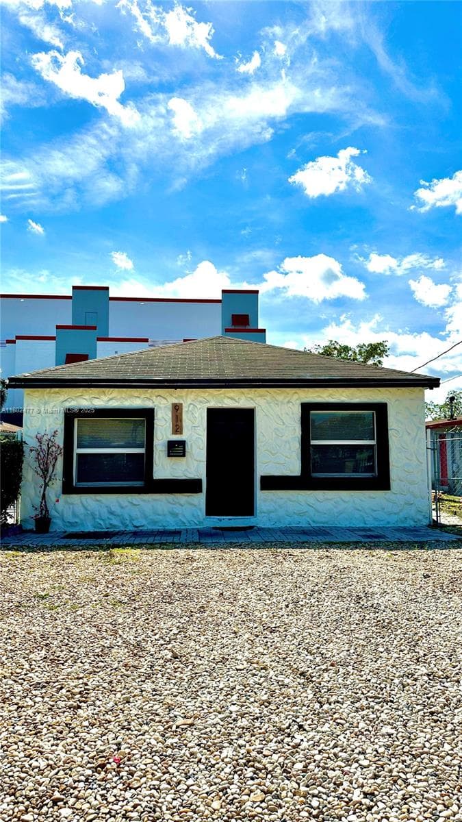 912 NW 2nd St #912 photo 4