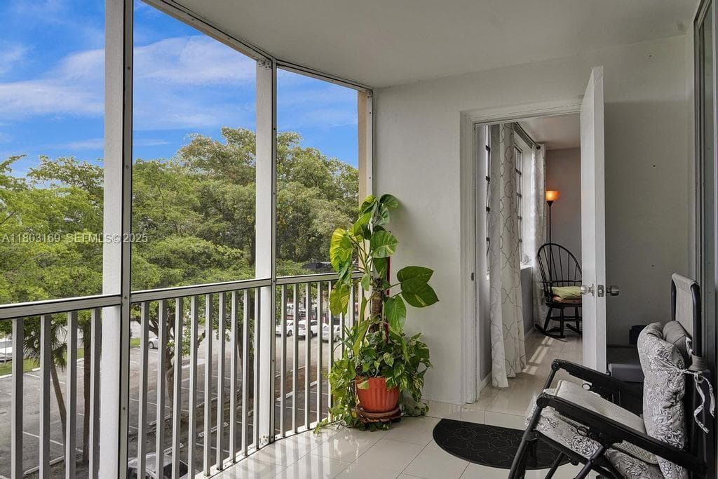JADE WINDS GROUP - · #409-2 in Miami - Photo 1