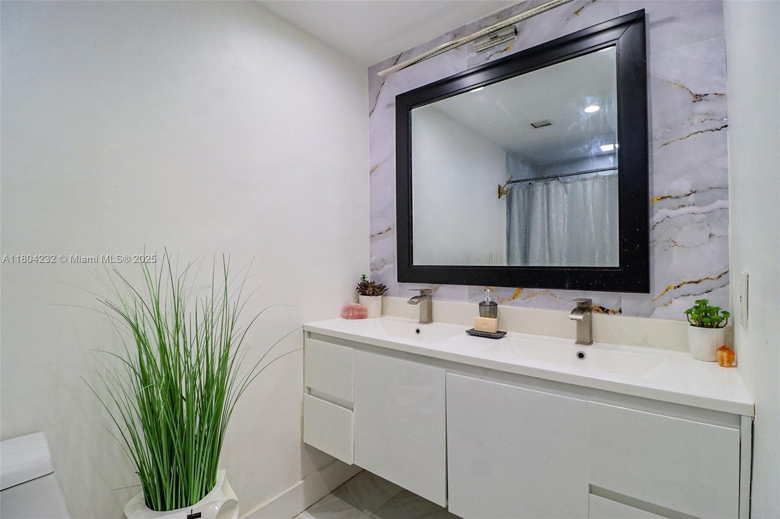 HILLCREST EAST · #903 in Hollywood - Photo 16