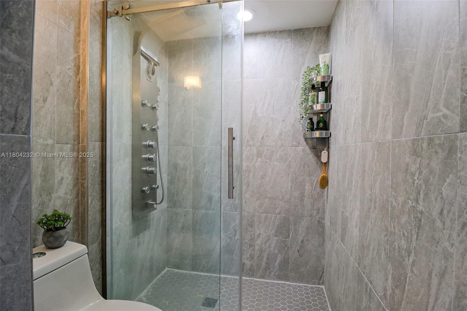 HILLCREST EAST · #903 in Hollywood - Photo 12