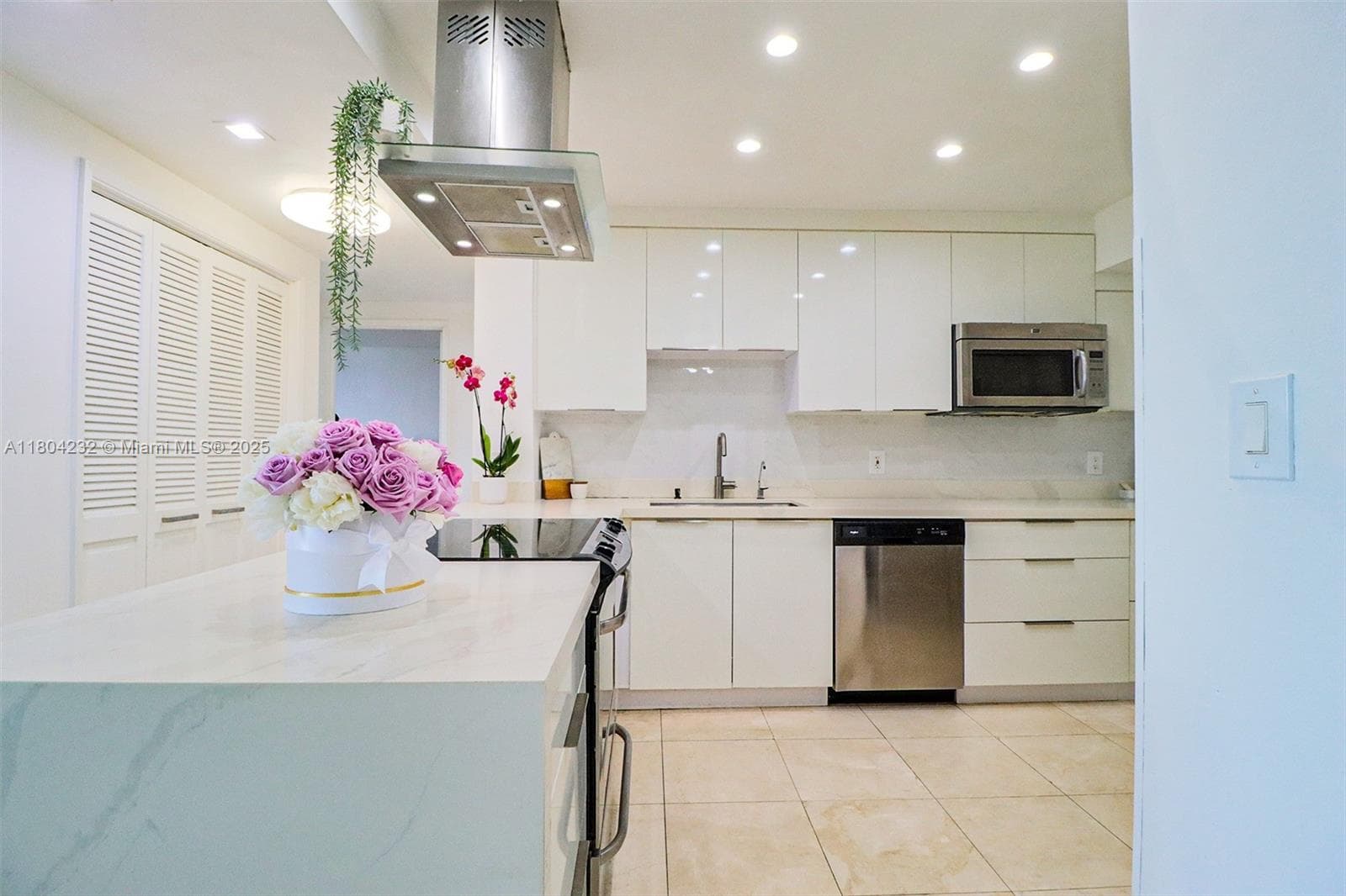 HILLCREST EAST · #903 in Hollywood - Photo 9