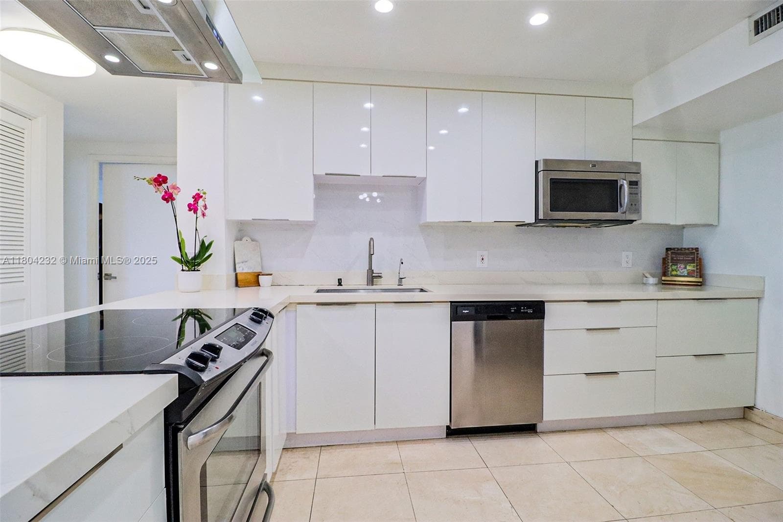 HILLCREST EAST · #903 in Hollywood - Photo 10