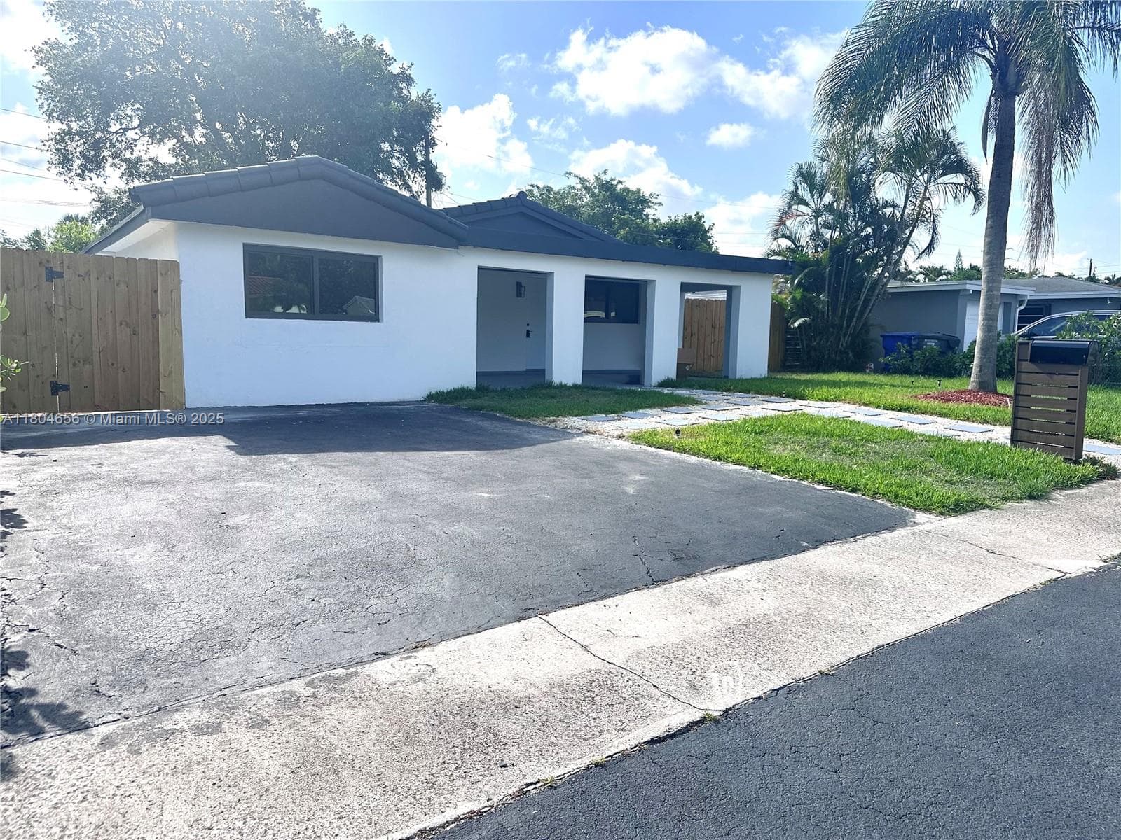 2421 N 56th Ter photo 3