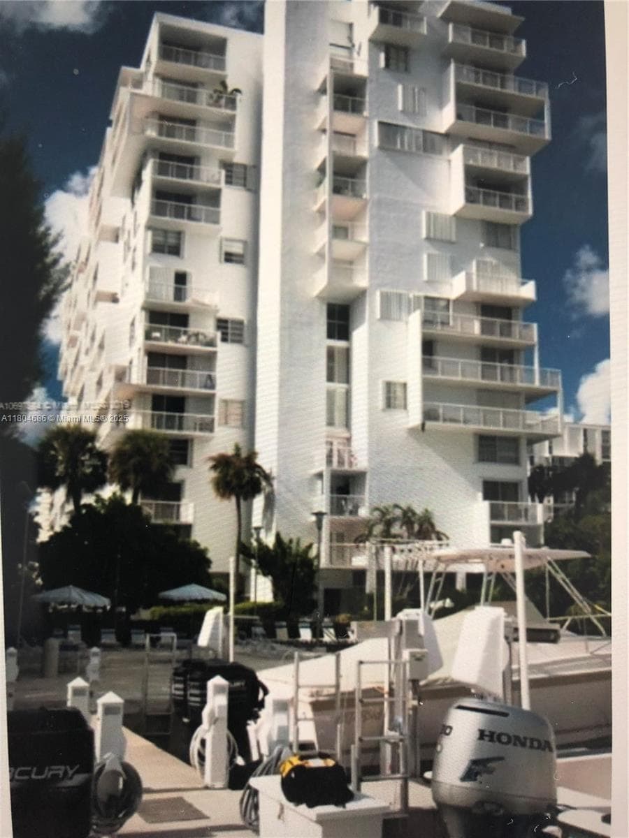 Brickell Biscayne Condo · #14H in Miami - Photo 25