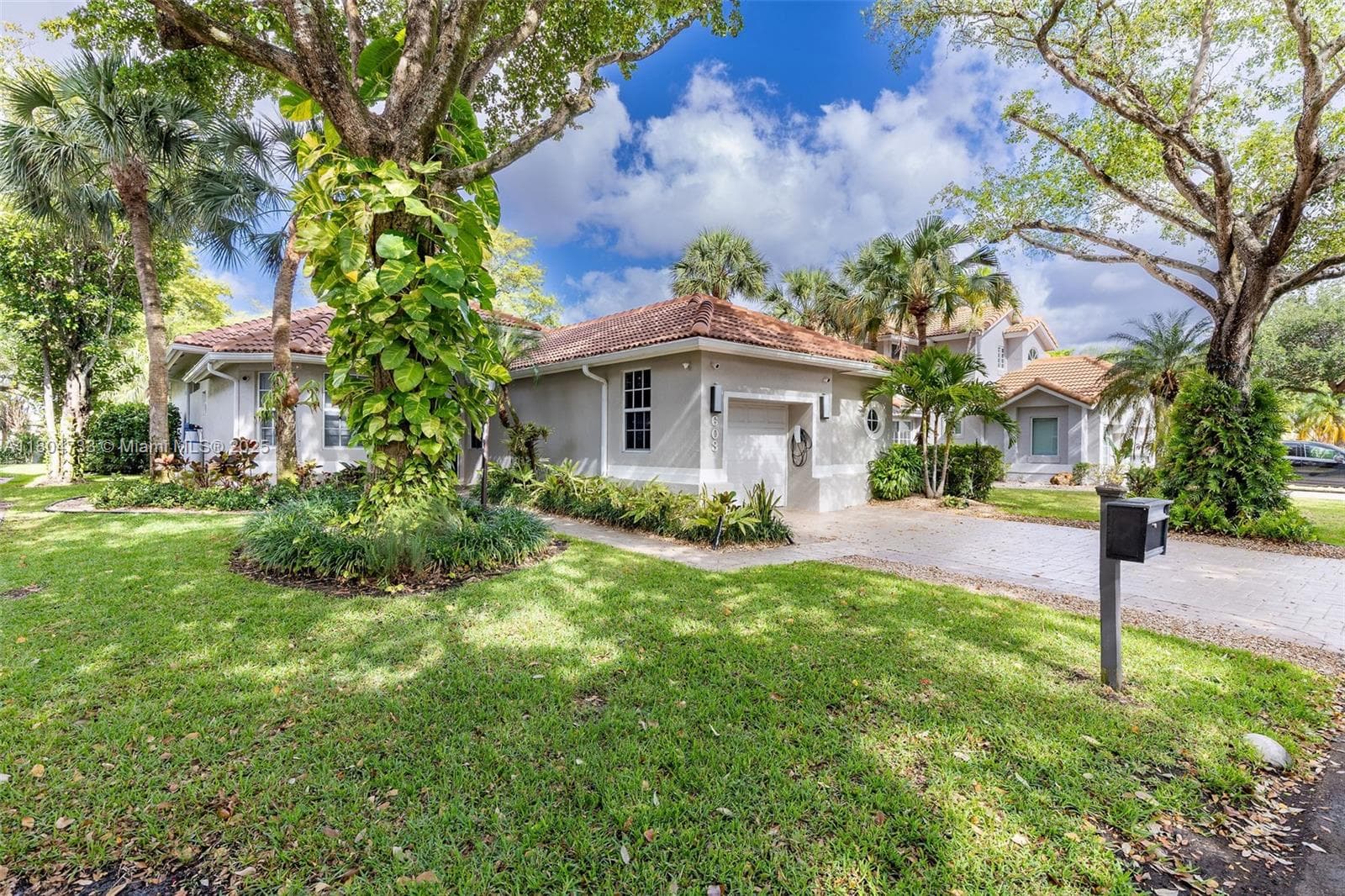 603 Misty Oaks Ln photo 3